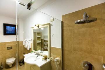 Фото номера Double Deluxe 4* Гостевой дом Ave, Alba! г. Алба-Юлия 6