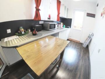 Фото номера Апартаменты с балконом Гостевой дом Apulum Gardens г. Алба-Юлия 4