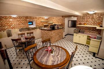 Фото Отели типа «постель и завтрак» Ana Boutique г. Алба-Юлия 4