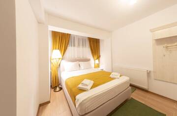 Фото номера Улучшенный двухместный номер с 1 кроватью Апарт-отели Crema Residence г. Алба-Юлия 3