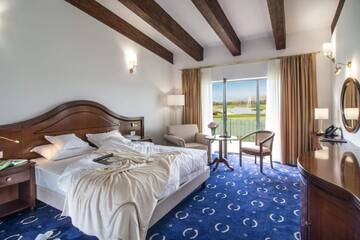 Фото Отель Theodora Golf Club г. Алба-Юлия 2