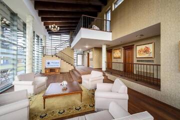 Фото номера Номер Делюкс с кроватью размера «king-size» Отель Theodora Golf Club г. Алба-Юлия 3