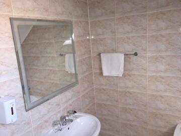 Фото номера Двухместный номер Делюкс с 1 кроватью Гостевой дом Step Inn г. Алба-Юлия 3