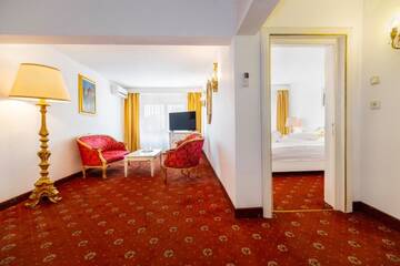 Фото номера King Suite with AC Отель Hotel Cetate Imparatul Romanilor г. Алба-Юлия 3